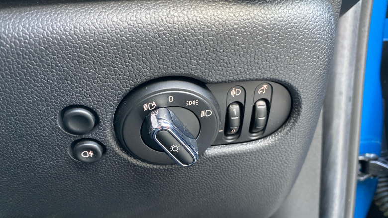 MINI Hatchback 1.5 Cooper Classic 5dr Auto Petrol Hatchback